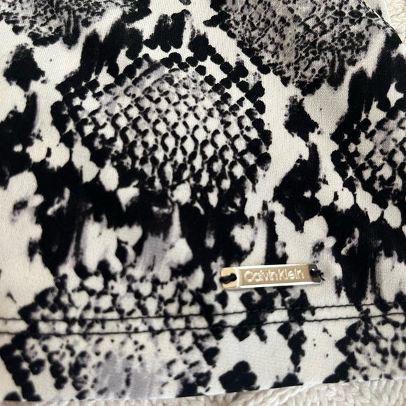 Calvin Klein Black & White Snakeskin Pattern Sleeveless Blouse Women’s Size Med - Picture 10 of 14